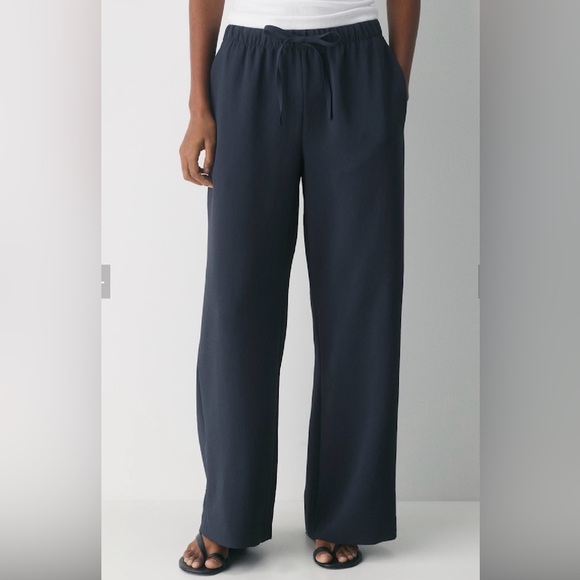 The Lodge Pant™ - Crepette™ Navy Blue NWOT
Size Small - Picture 2 of 4
